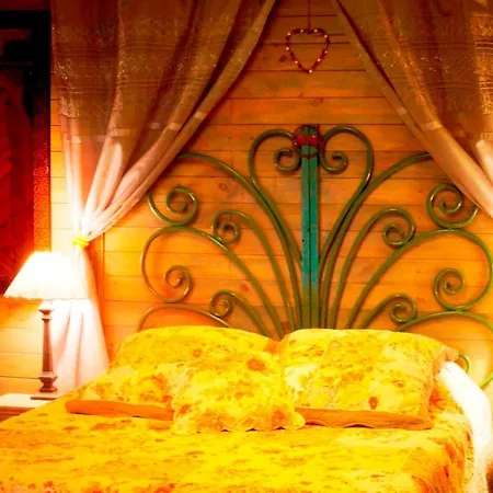 Le Clos De La Chapelle Bed & Breakfast 3*