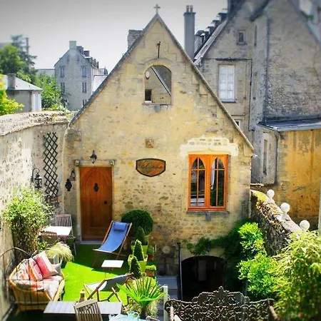 Le Clos De La Chapelle Bed and Breakfast 3*